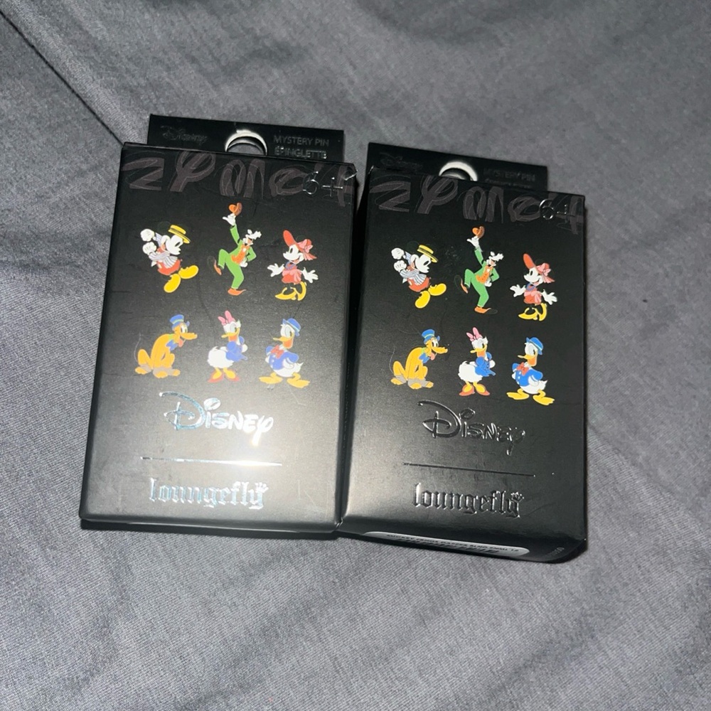Disney Mystery Pin Collection - x2